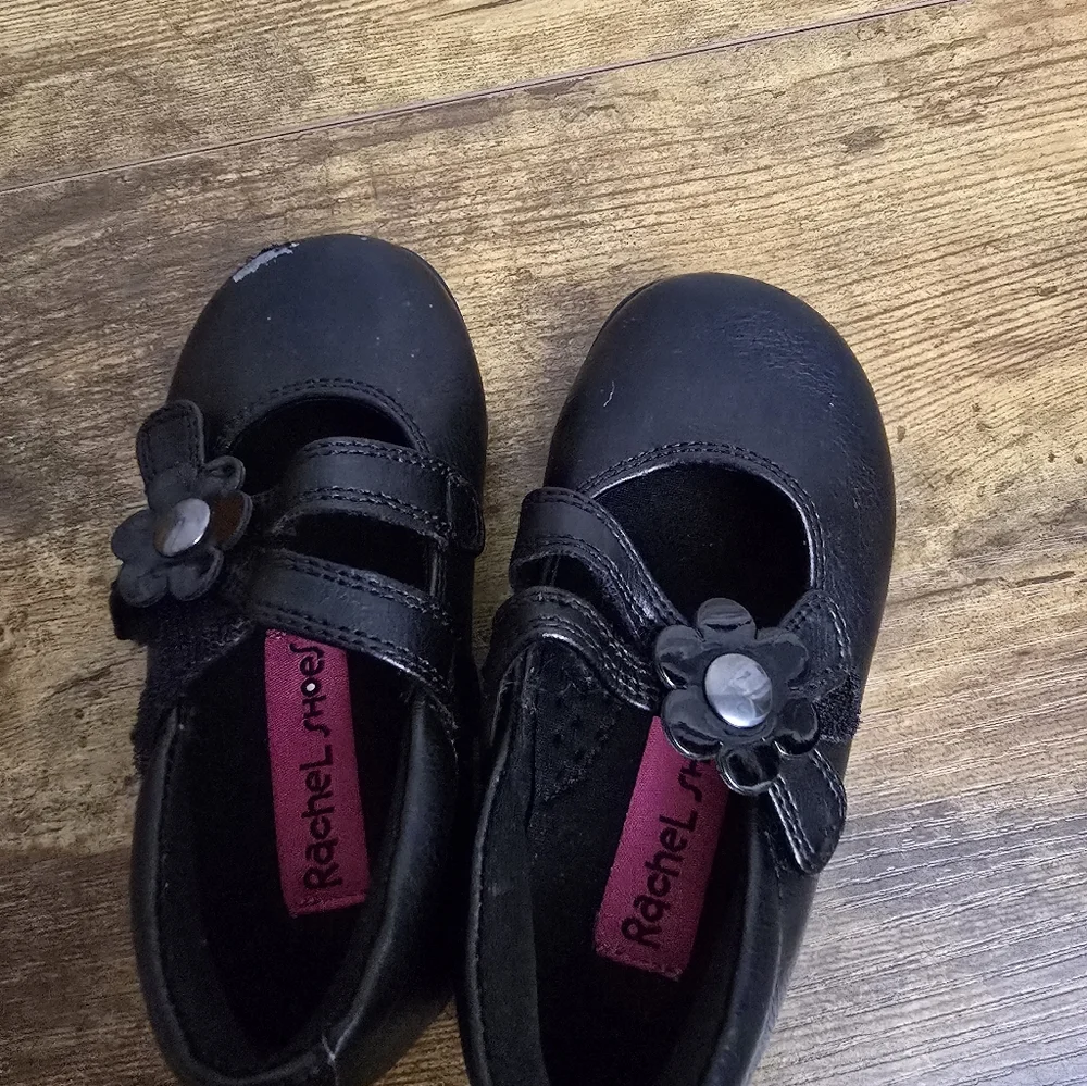 Rachel Shoes Black Kids Dress Shoes with Floral Accent Toddler Girls Size 6